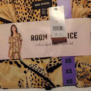 Women's Cream & Black Notch Collar 2-Piece Pajama Set - XS